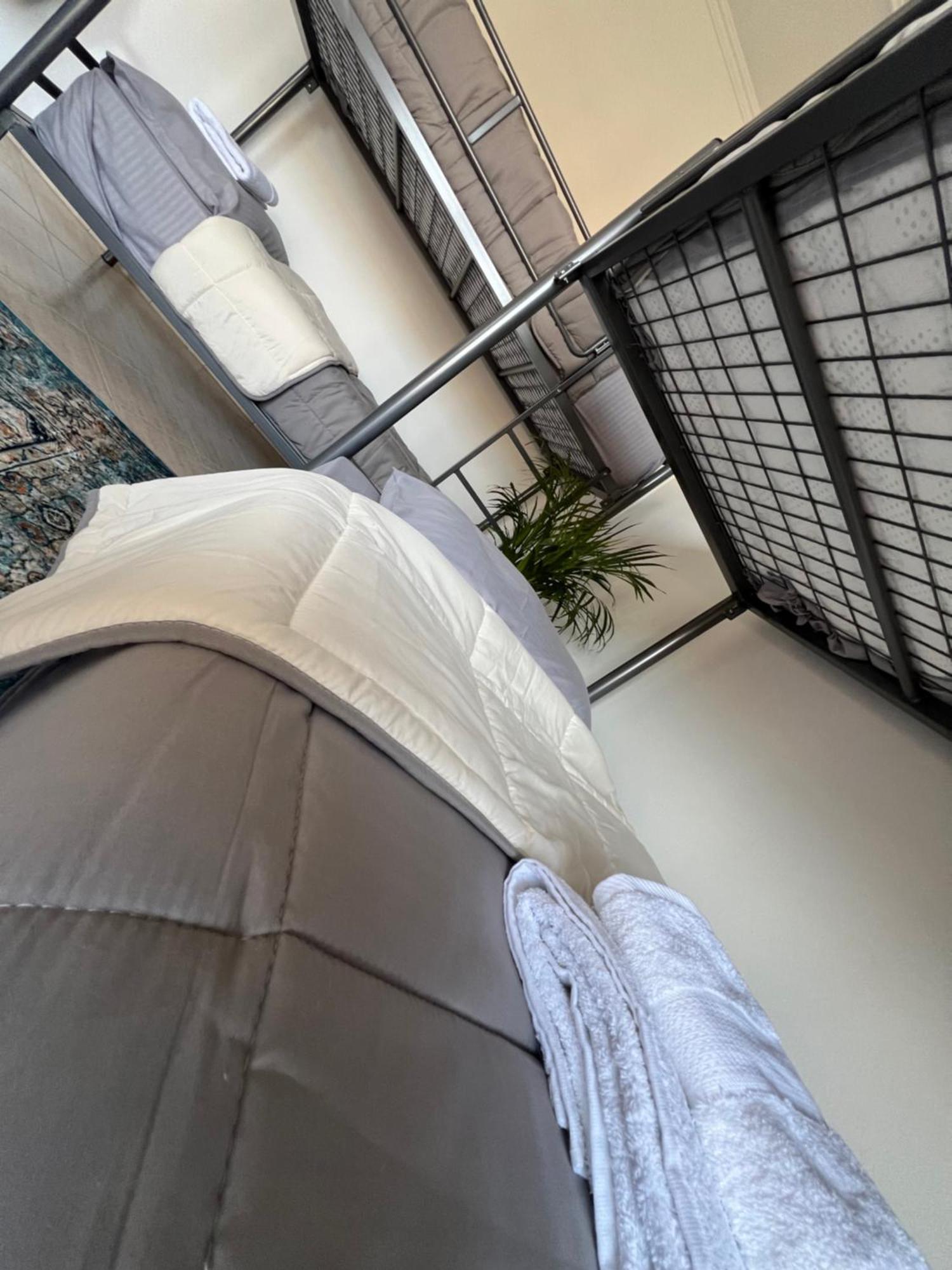 Hostel By Fenix Tiranë Ngoại thất bức ảnh